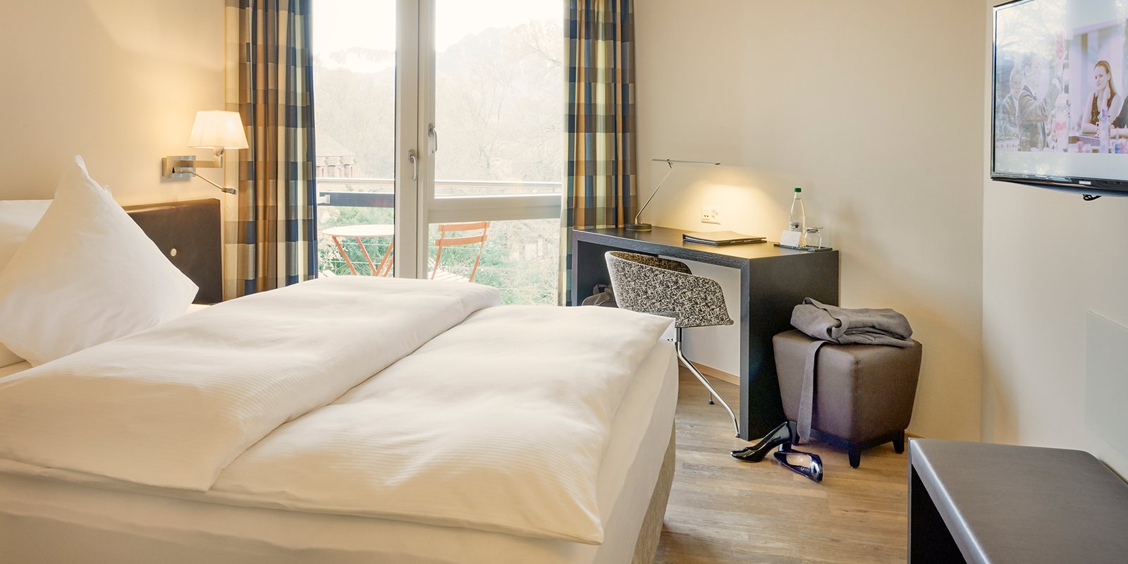 Room Grandlit Zimmer Hotel Seepark Thun Congress Schweiz 02