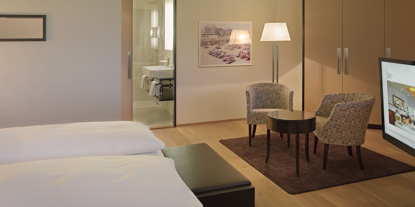 Room-doppelzimmer-superior-hotel-seepark-thun-congress-schweiz_03.jpg